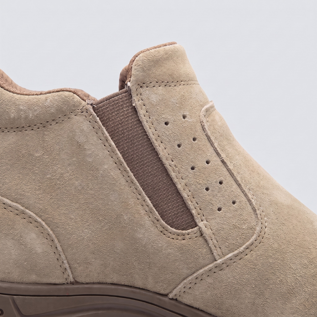 Pull-on Chelsea silhouette with reinforced tabs