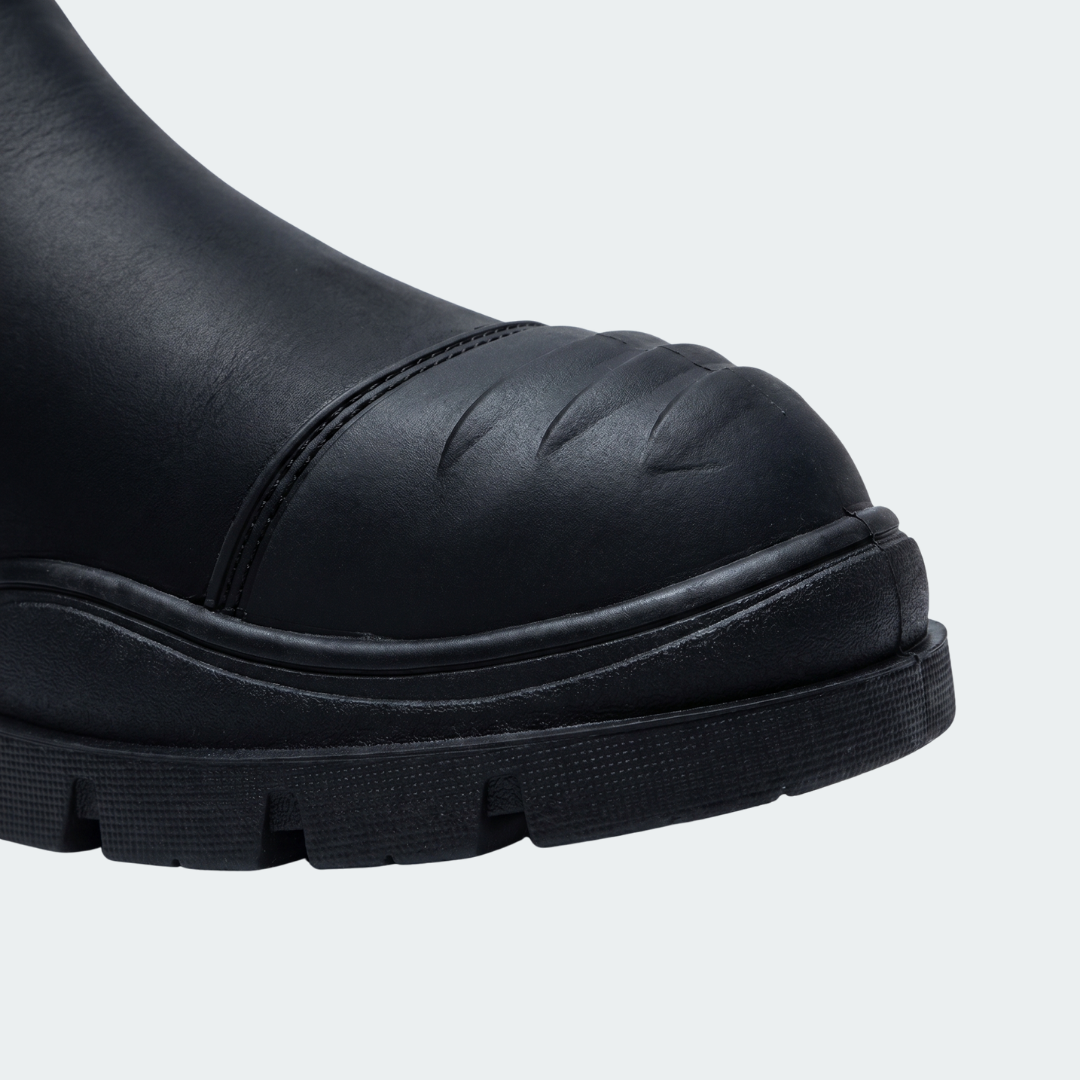 Reinforced steel toe close-up